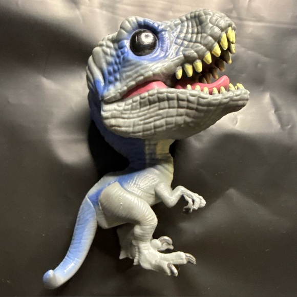 Jurassic Park / World Blue Velociraptor Funko Pop #586 (Fallen Kingdom) Loose 4” - Picture 1 of 6